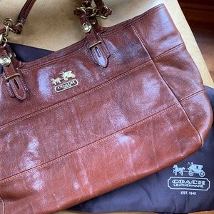 Medium Sized Coach Brown Shoulder Bag.